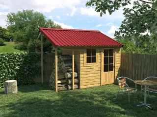 Petite cabane à outils en bois avec toiture monopente en plaques bitumées ONDULINE EASYFIX rouge, porte ouverte laissant voir des outils rangés, dans un jardin français