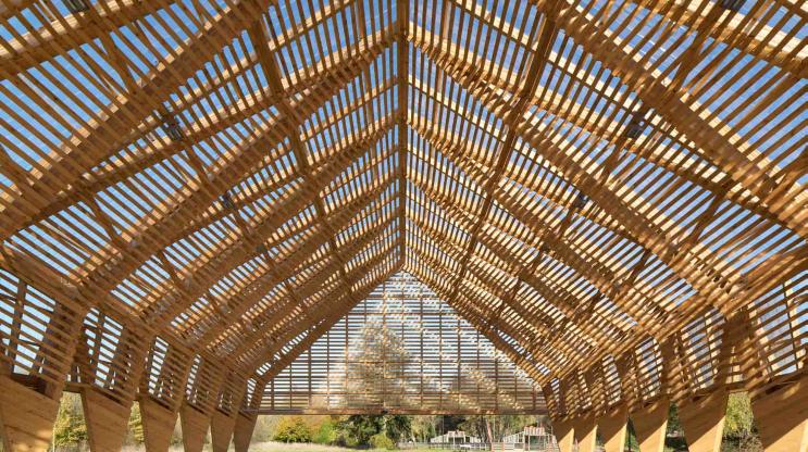 Charpente bois design en Moselle, prête à recevoir une couverture légère Onduclair.